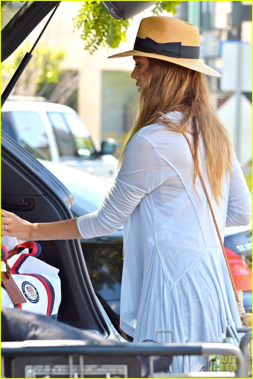 jessica alba labor day grocery shopping with honor 17