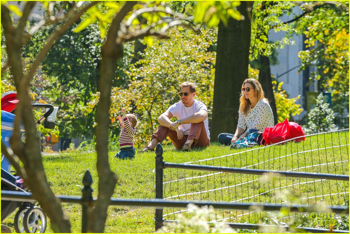 drew barrymore will kopelman central park fun with olive 282962240