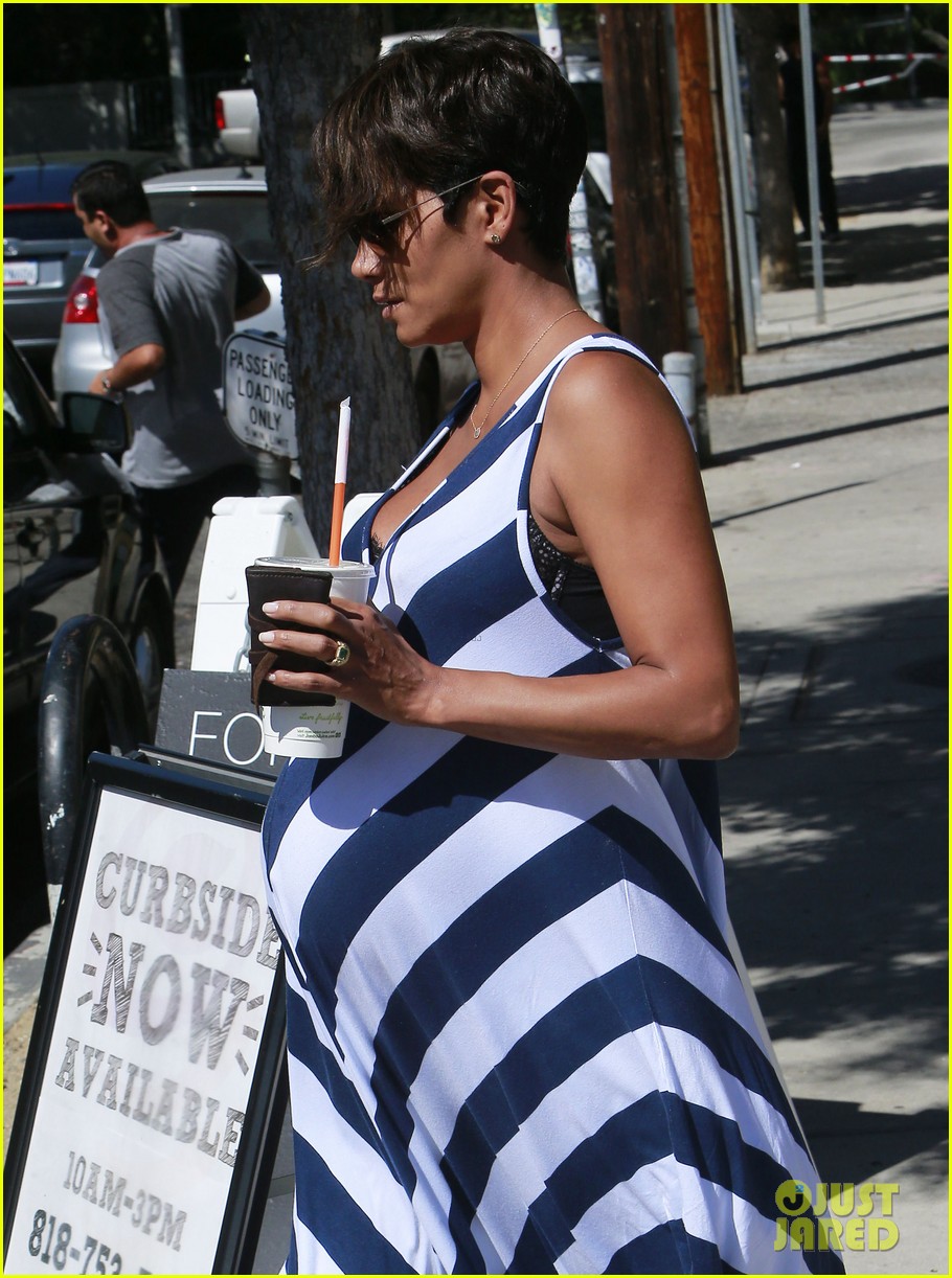 pregnant halle berry olivier martinez grove with nahla 022959011