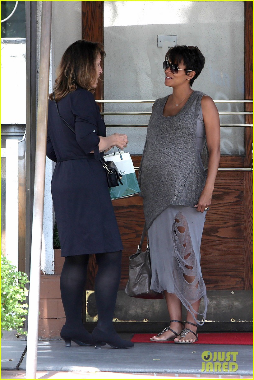 pregnant halle berry eats for two at madeos 212955595