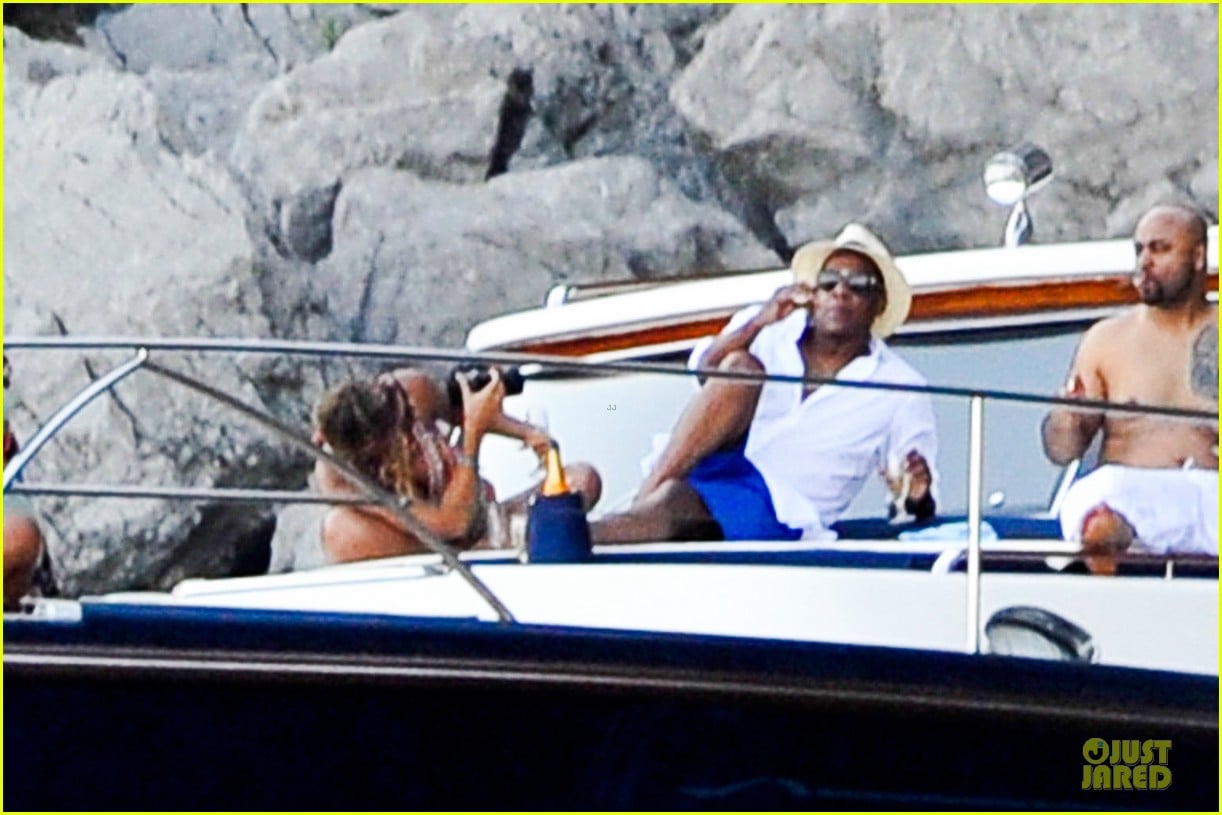 beyonce jay z italian yacht vacation with blue ivy 252945438