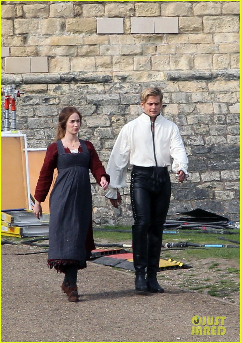 emily blunt anna kendrick into the wood first set pics 05