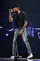 chris brown flashy dance moves at iheartradio music festival 06