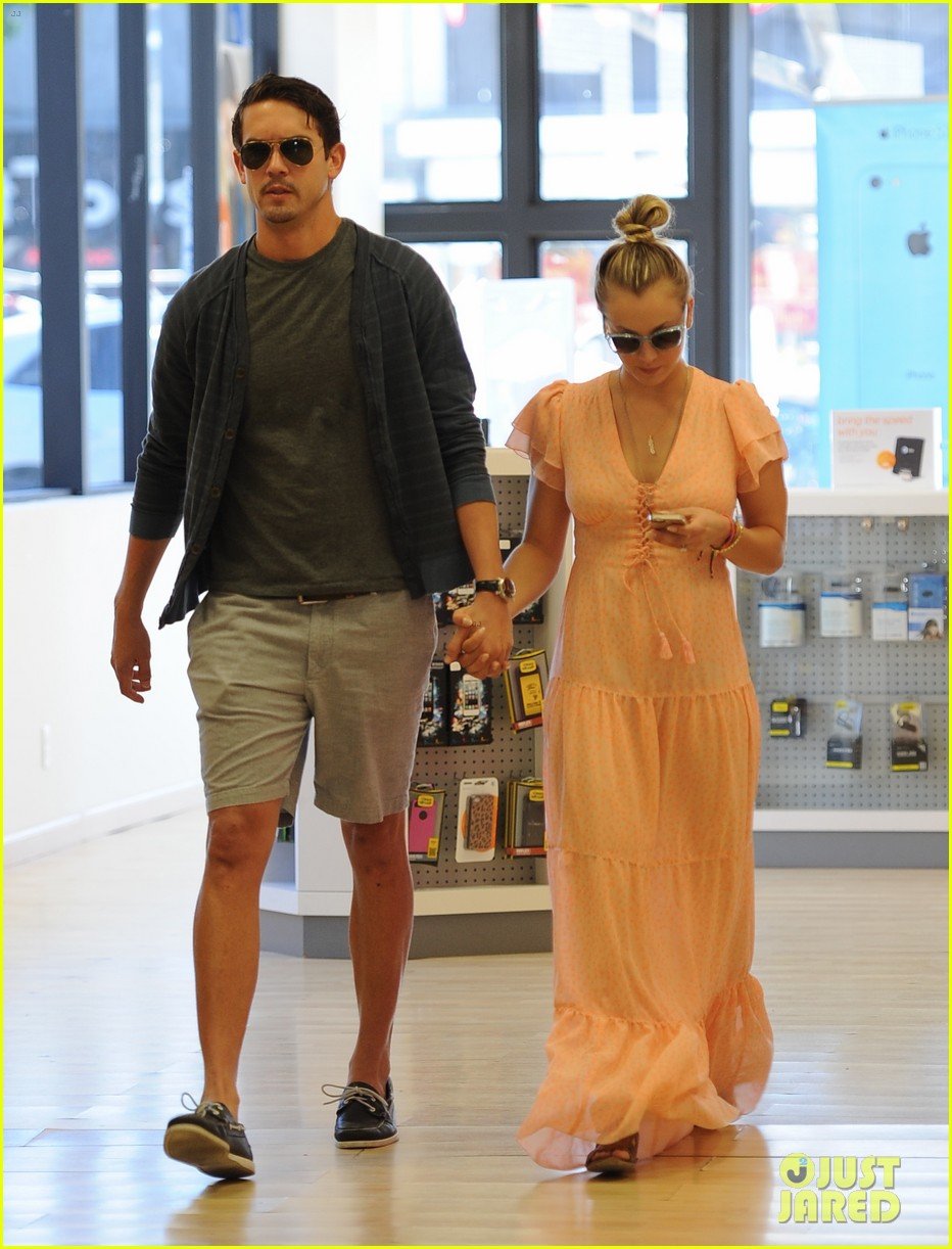 kaley cuoco fiance ryan sweeting hold hands at lunch 03