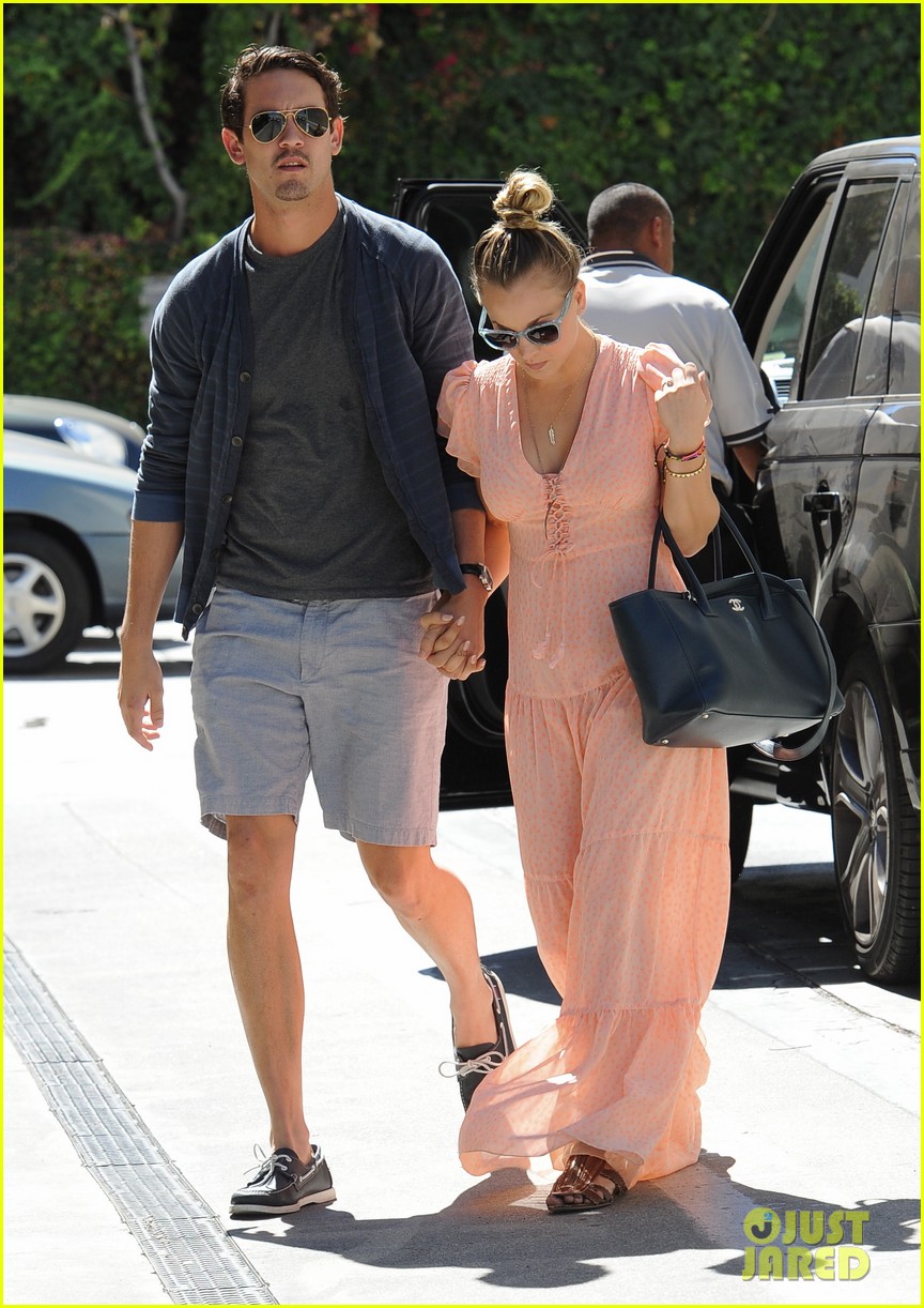 kaley cuoco fiance ryan sweeting hold hands at lunch 13