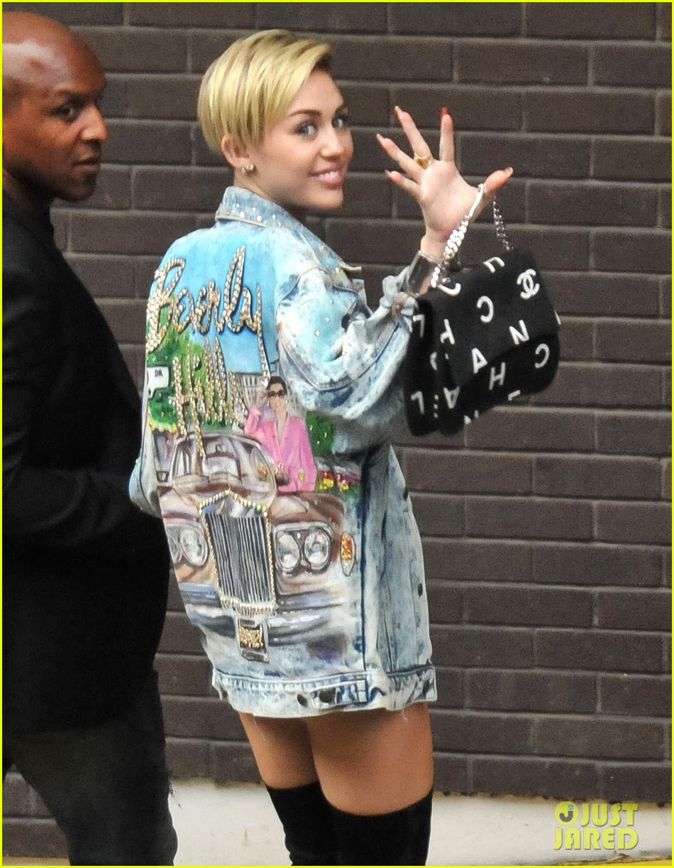 miley cyrus wrecking ball video defended by dad billy ray 092950286