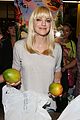 anna faris will forte cloudy cast supports food bank 08