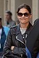 katie holmes heads home afte dropping suri at school 02