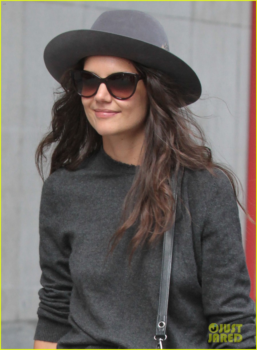 katie holmes likes to make mac and cheese 022960678