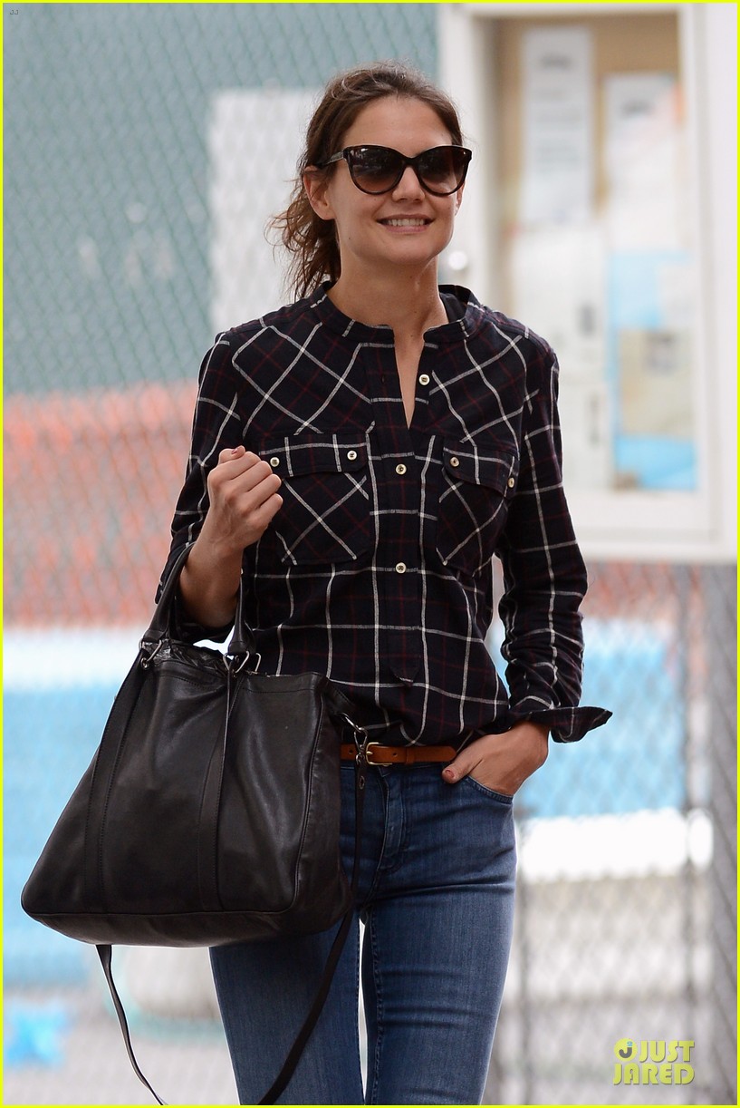 katie holmes wears two outfits to wrap up week 02