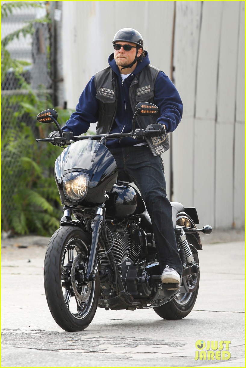 charlie hunnam goes undercover on sons of anarchy set 072960321