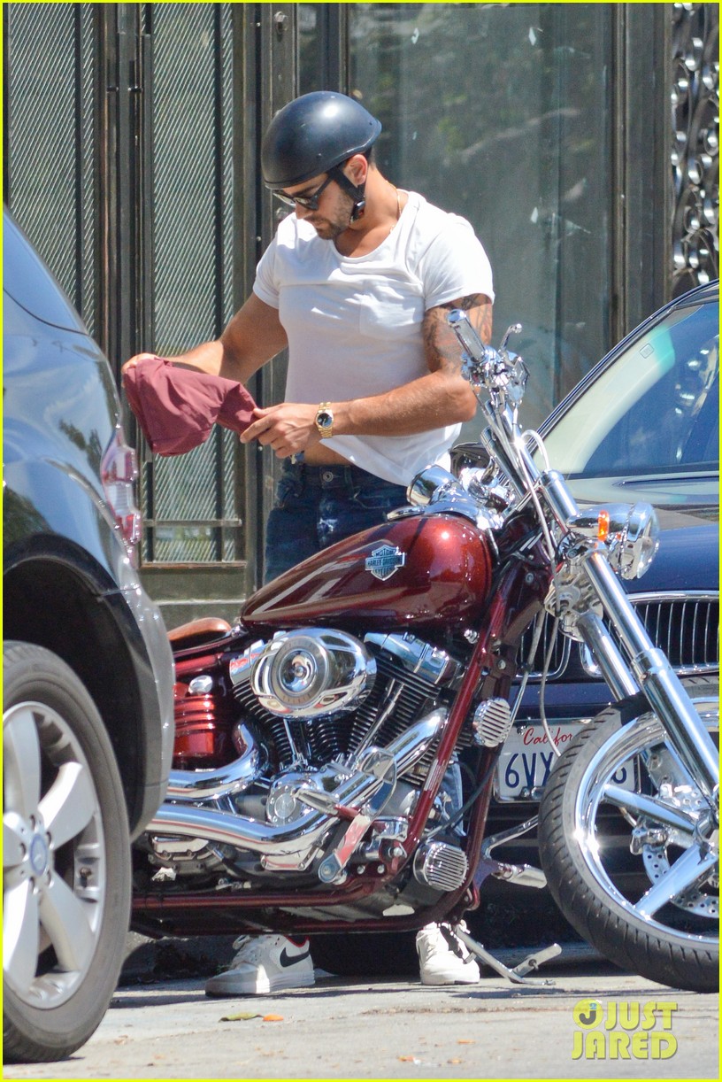 jesse metcalfe motors on labor day after house party 14
