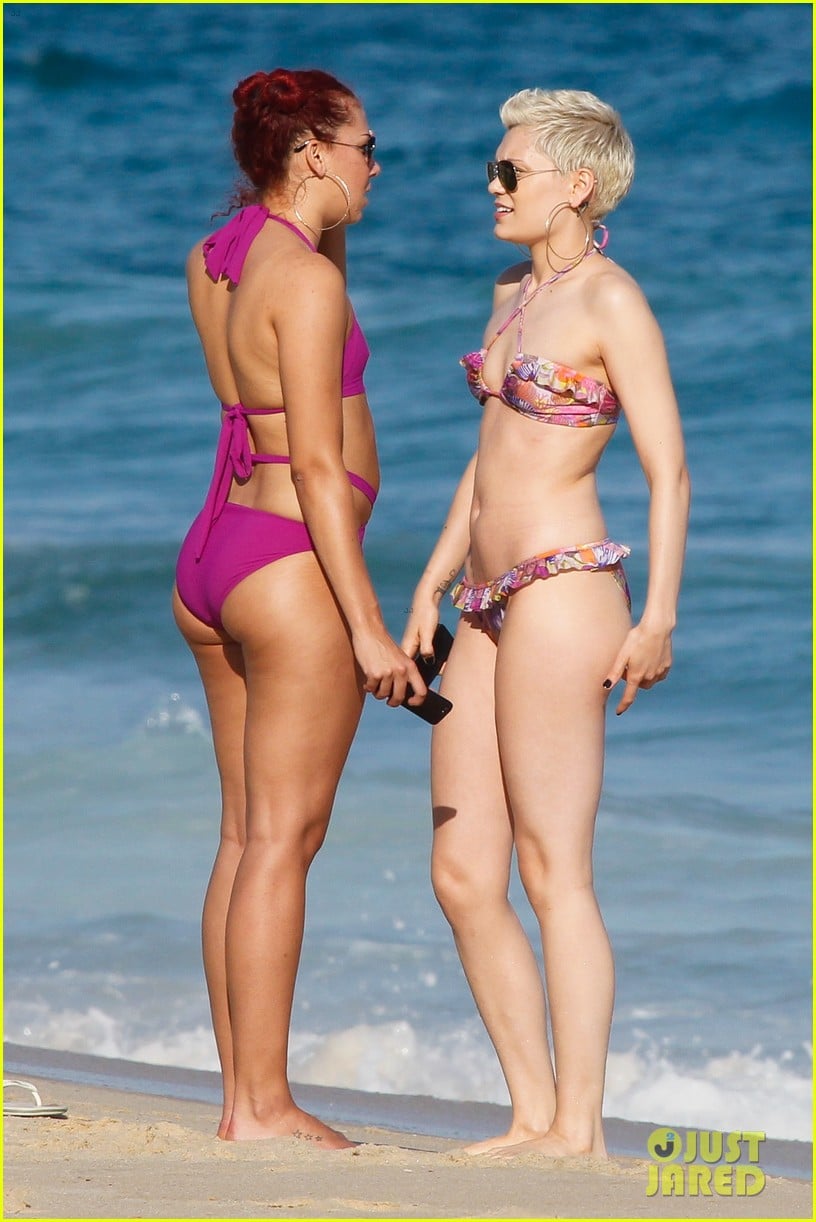 jessie j shows off hot bikini body in rio 262955011
