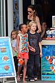 angelina jolie kids visit the sydney aquarium 24