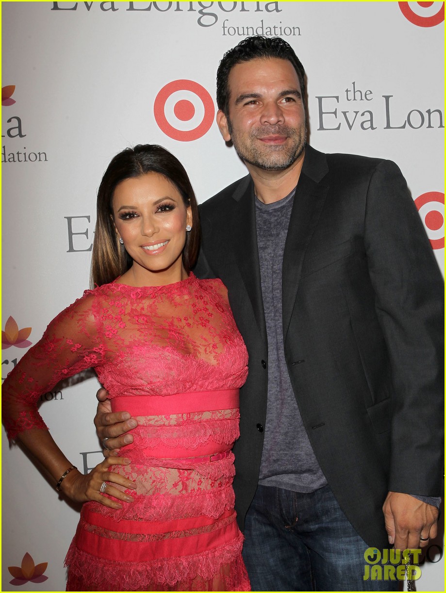 eva longoria attends her foundations dinner with friends 092962284