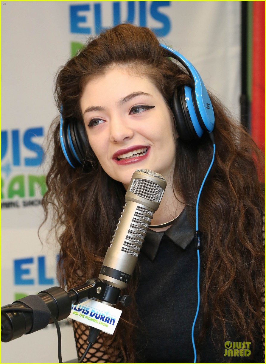 lorde fishnet top at the elvis duran z100 show 102963428