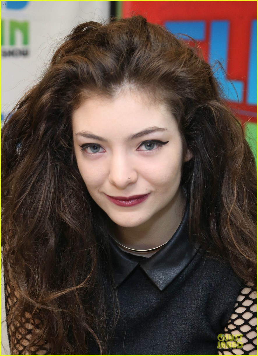 lorde fishnet top at the elvis duran z100 show 172963435