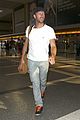 chris martin catches flight out of los angeles 01