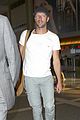chris martin catches flight out of los angeles 07