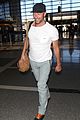 chris martin catches flight out of los angeles 14