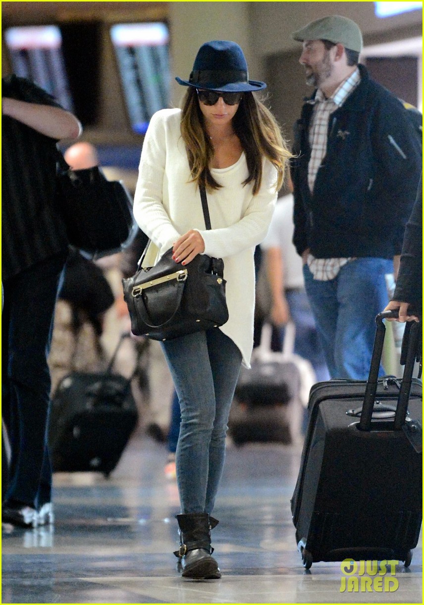 lea michele lands in los angeles after new york trip 012953402