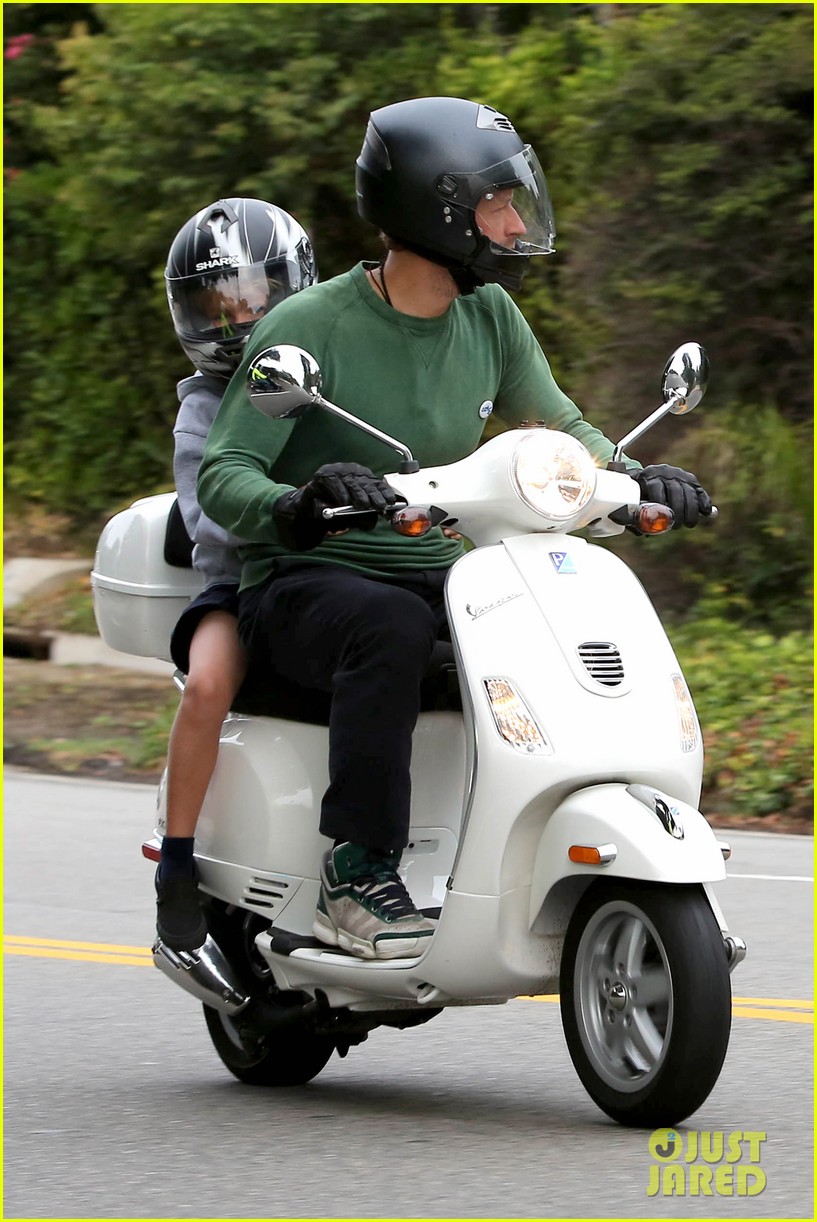 gwyneth paltrow chris martin side by side scooter rides 05