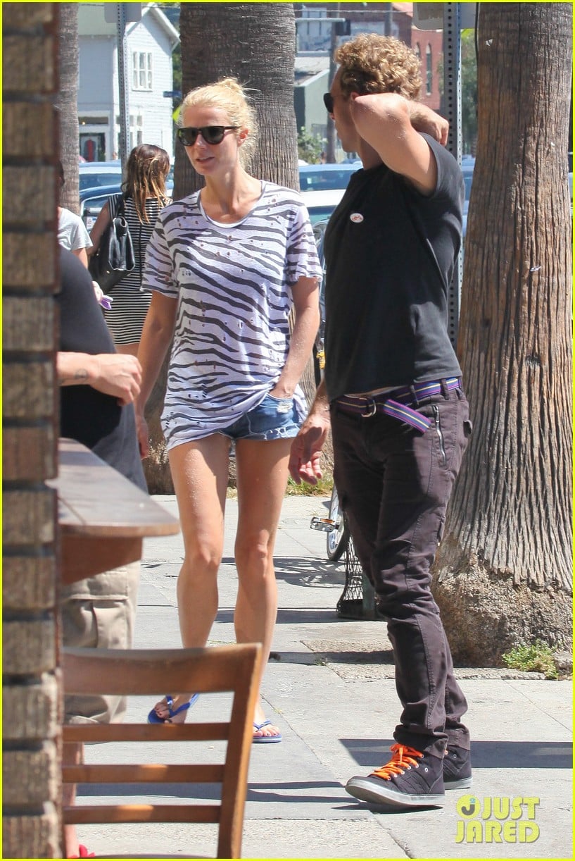 gwyneth paltrow chris martin spend sunday with moses 05