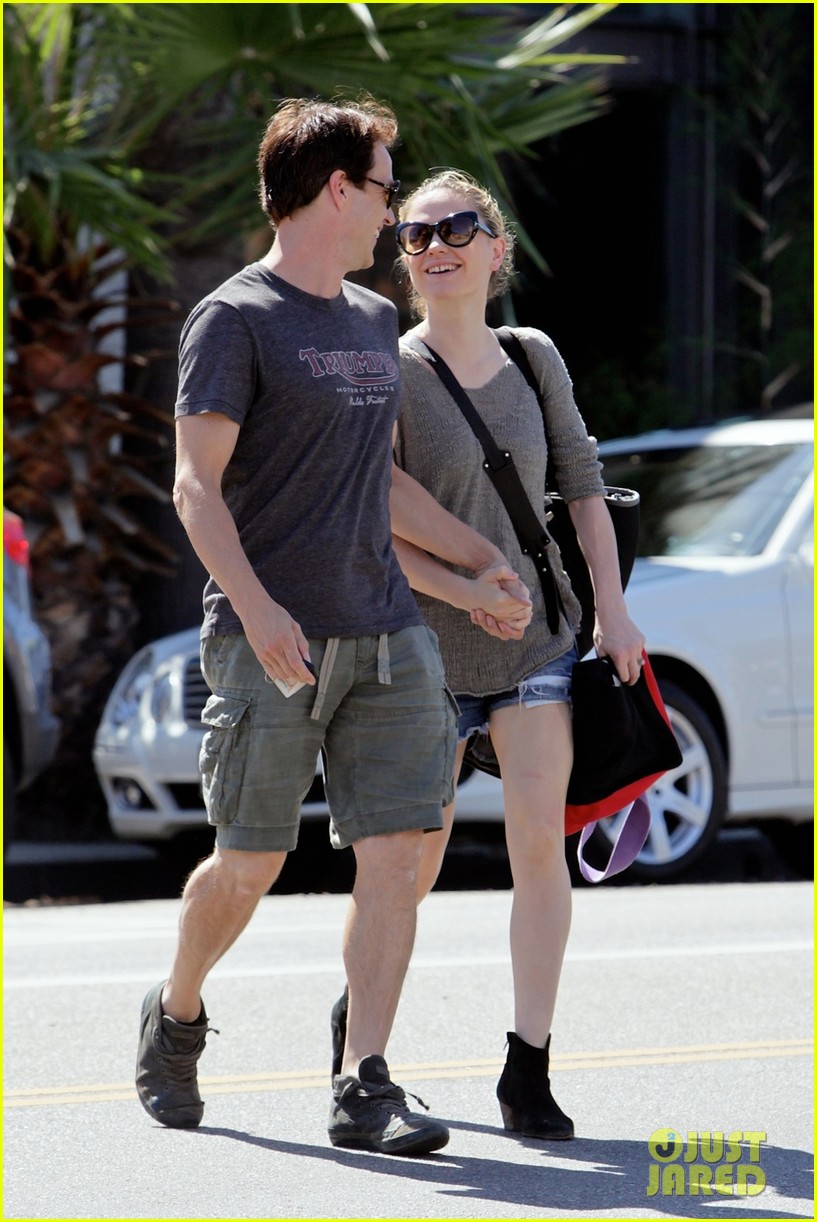 anna paquin stephen moyer loved up in santa monica 02