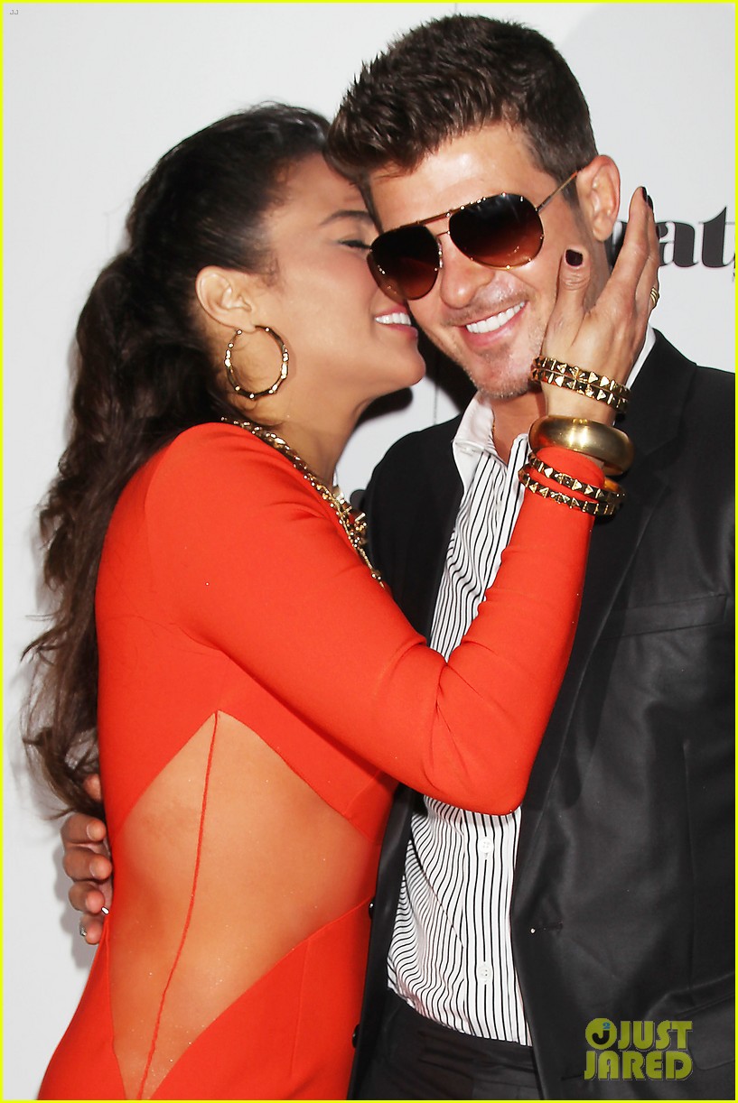 paula patton kisses robin thicke at his album release party 022944319