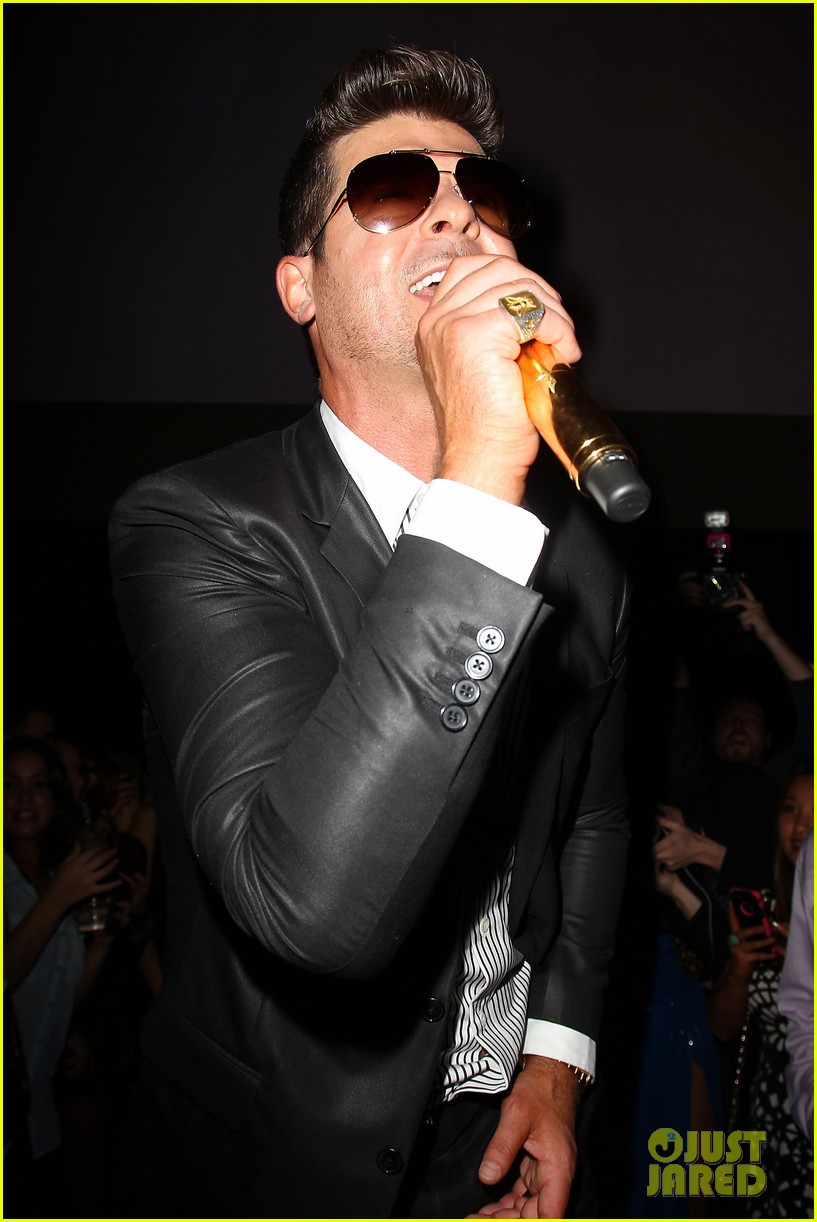 paula patton kisses robin thicke at his album release party 042944321