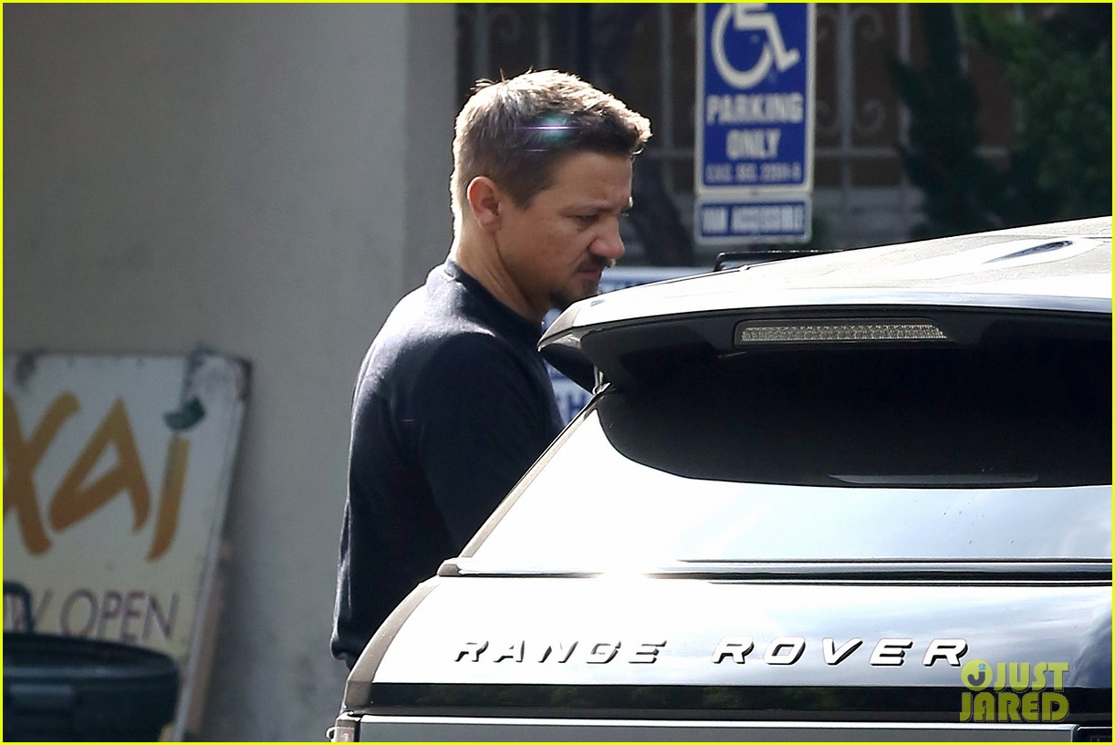 jeremy renner debuts adorable baby ava 17