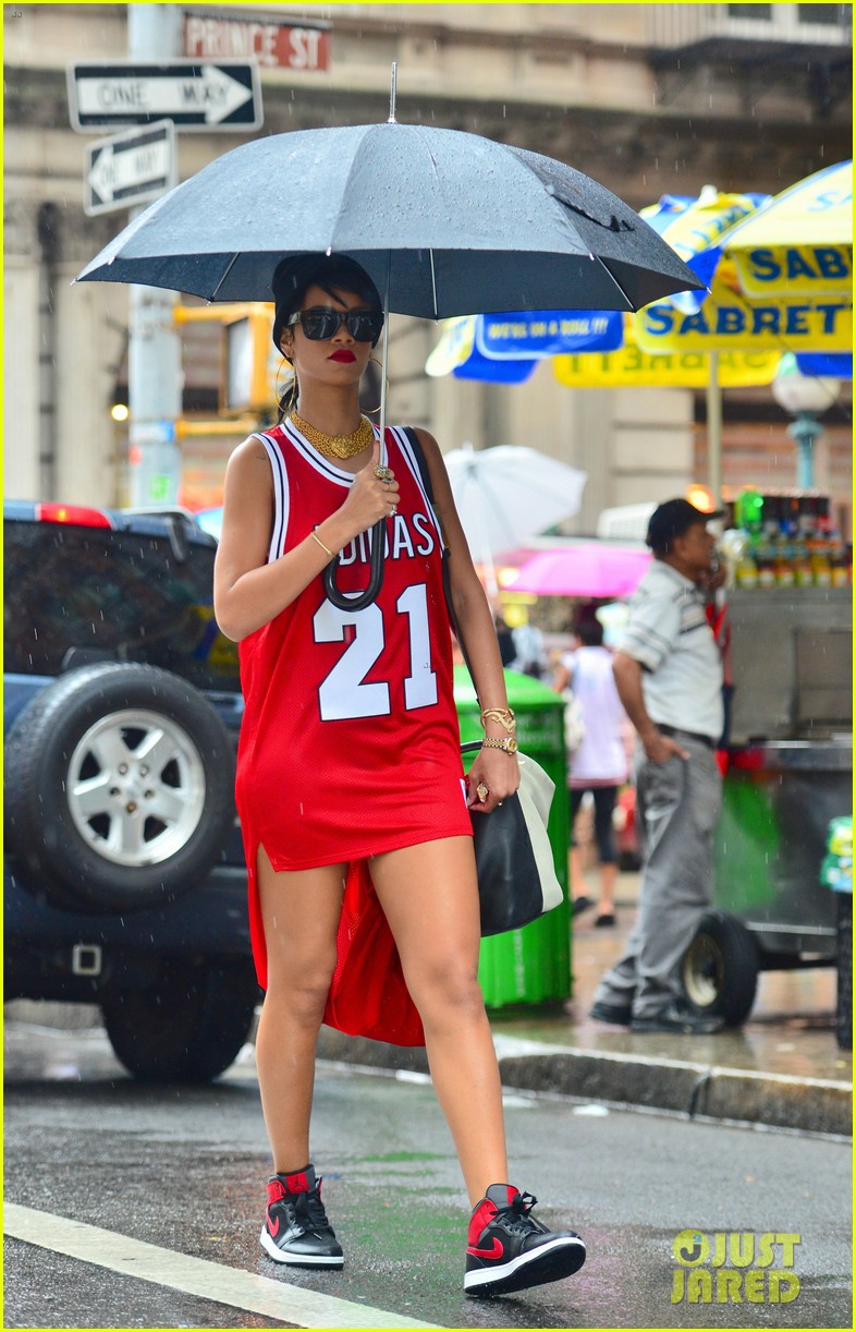 rihanna wears basketball jersey dress in rainy nyc 05