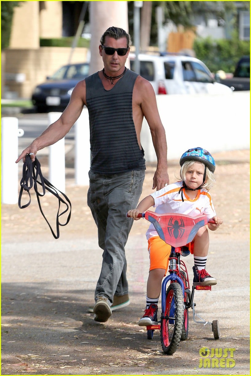 gavin rossdale enjoys beautiful day with kids in cali 052941359