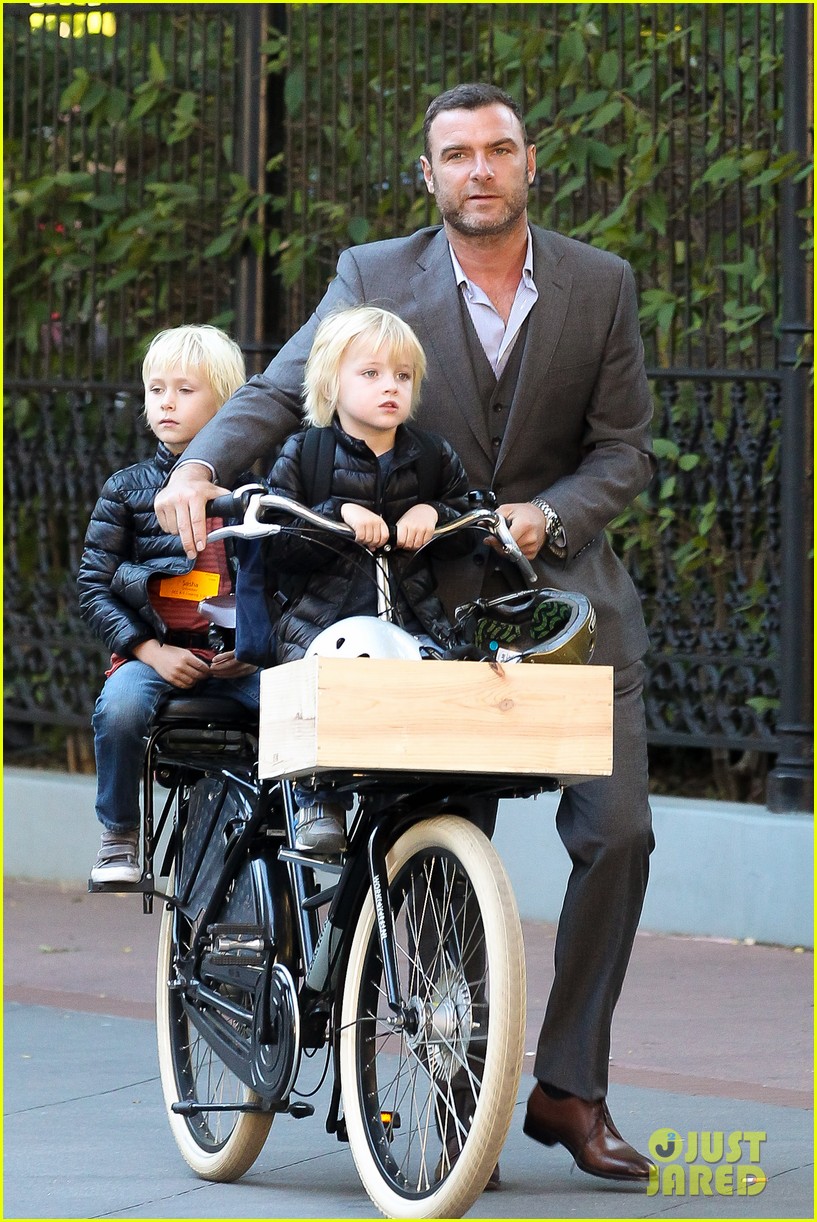 liev schreiber suits up for bike ride with his boys 032959078