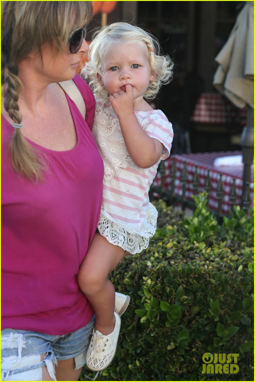 jessica simpson kings fish house dinner with family 12