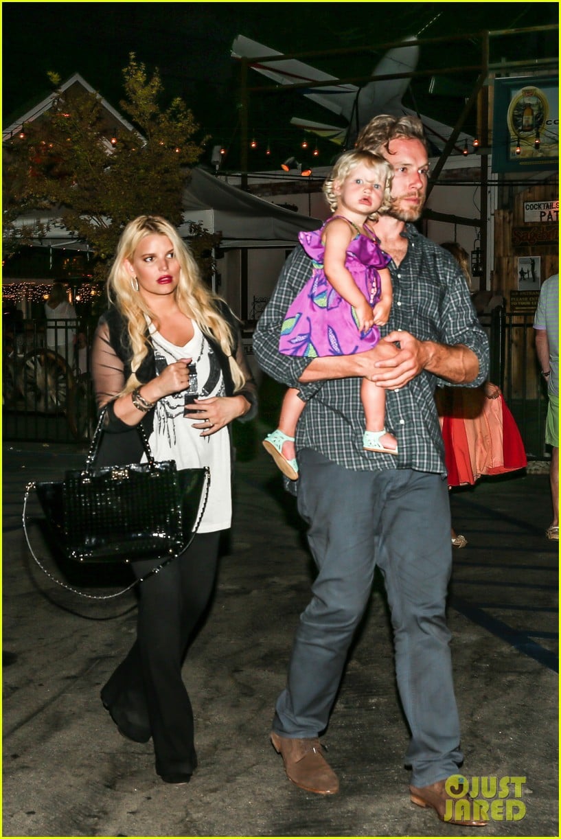 jessica simpson enjoys labor day weekend with family 052941907
