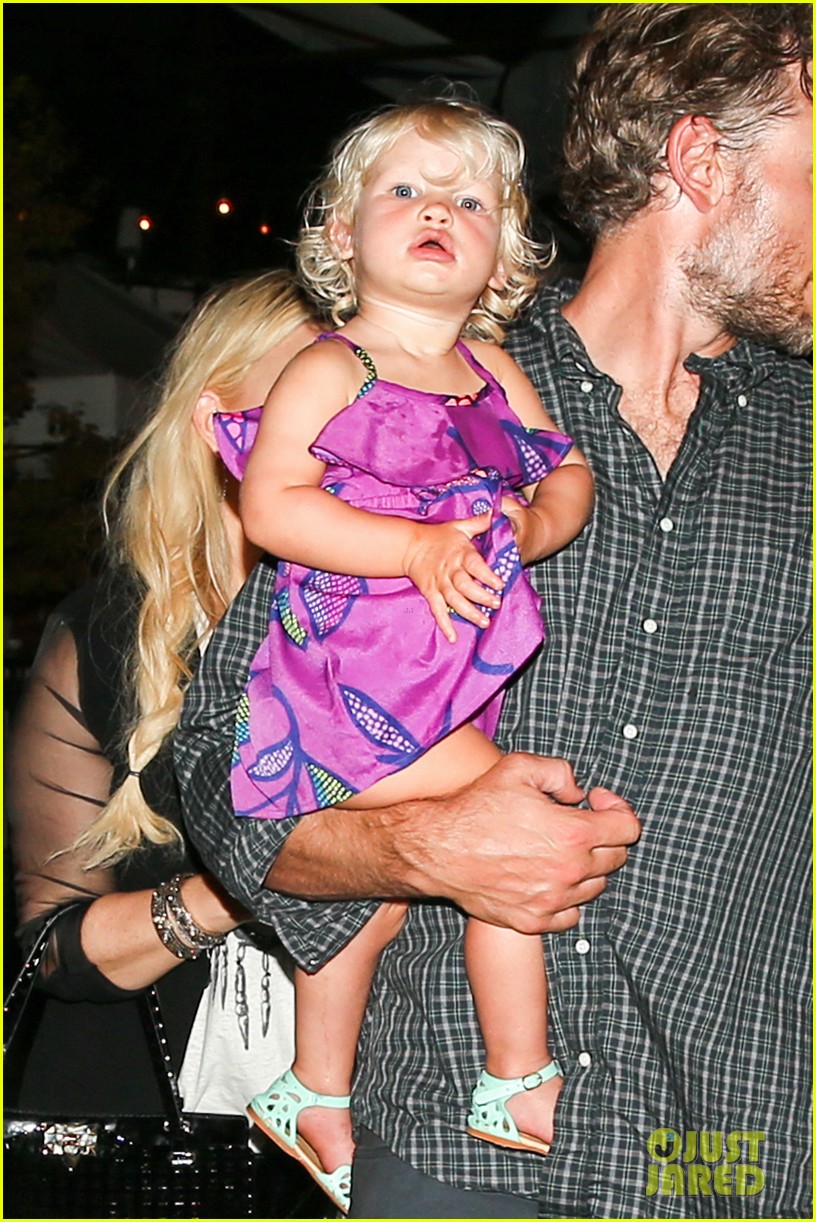jessica simpson enjoys labor day weekend with family 122941914
