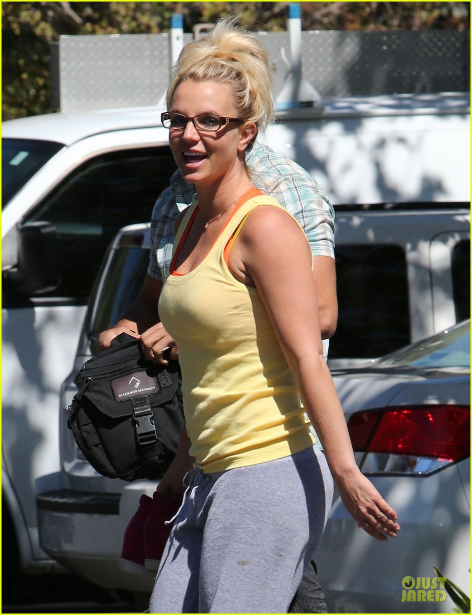 Britney Spears Wraps Up Week with Dance Studio Stop! Photo 2945799
