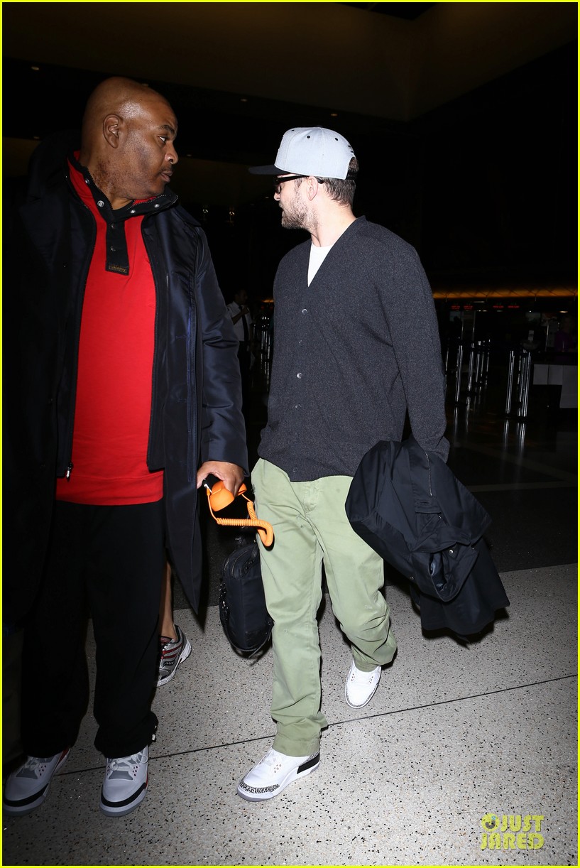 justin timberlake supports memphis grizzlies at lax airport 20