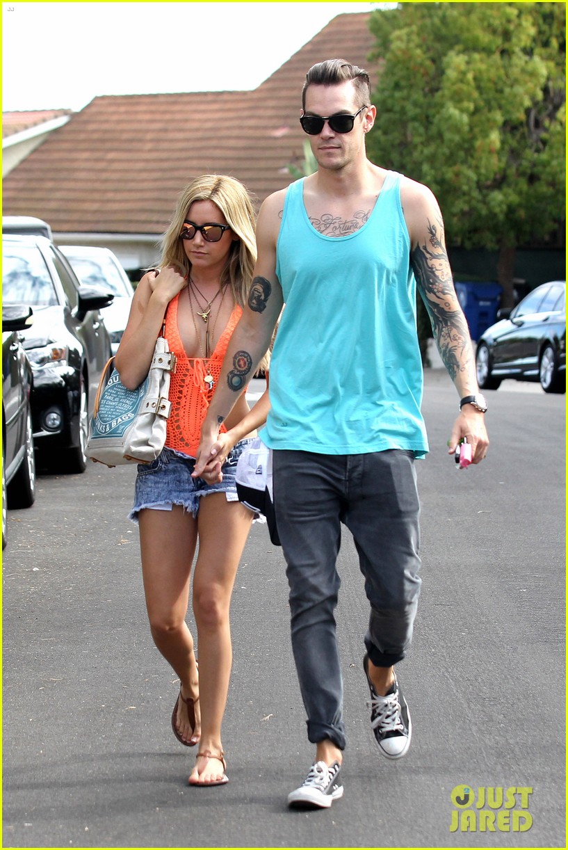 ashley tisdale labor day party with christopher french 01