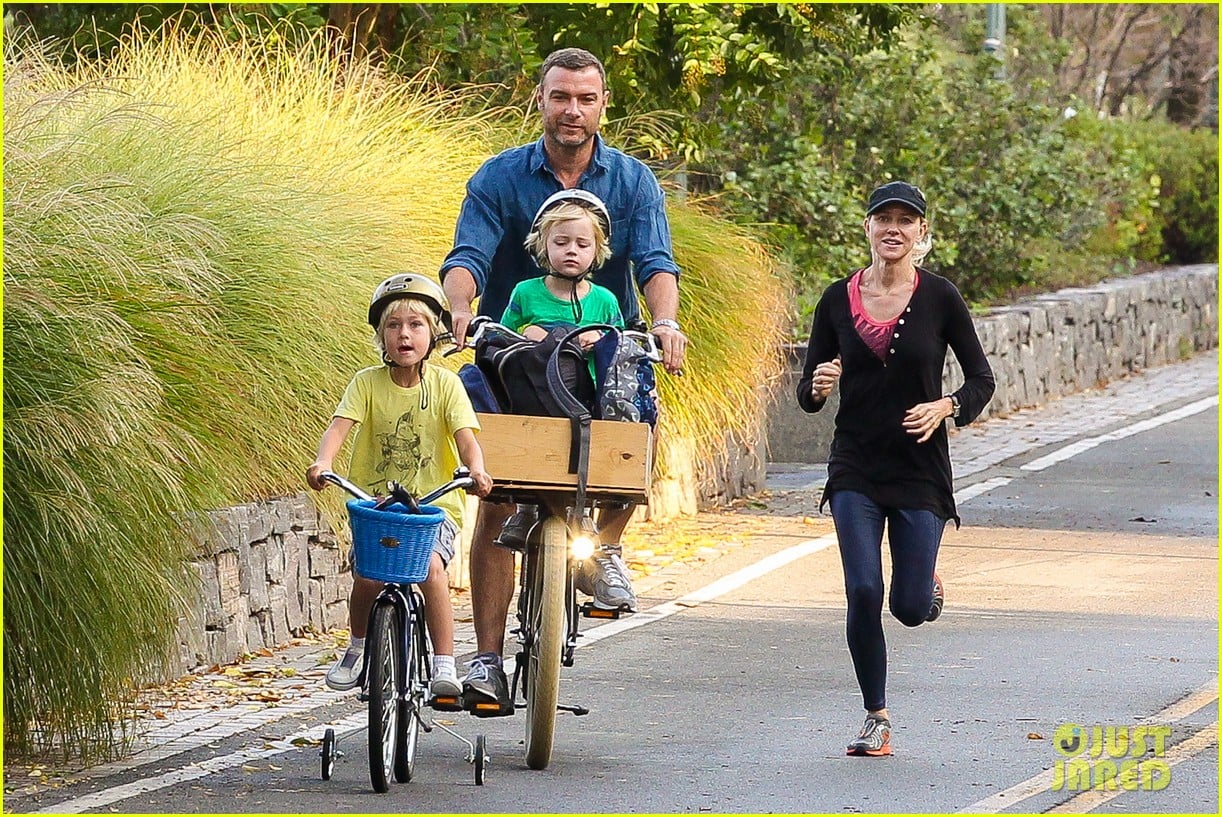 naomi watts family take on morning with early exercise 022951438