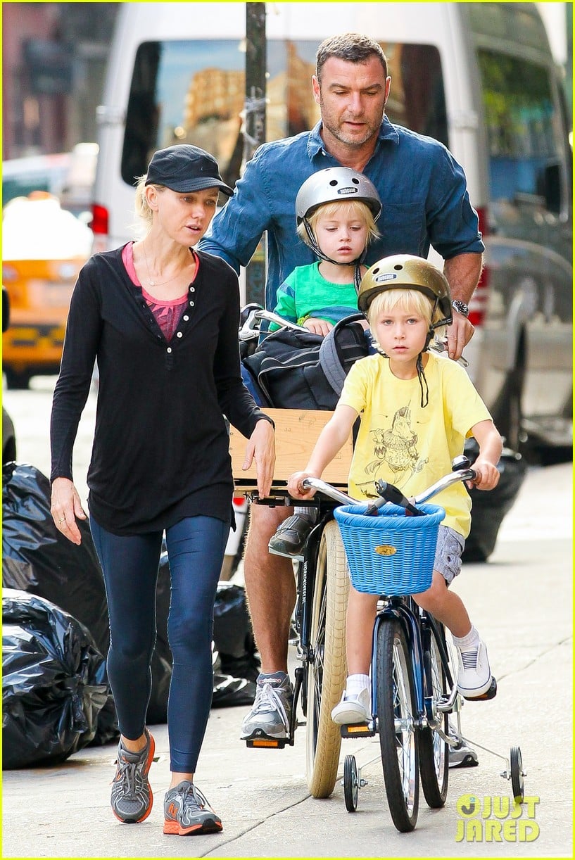 naomi watts family take on morning with early exercise 102951446