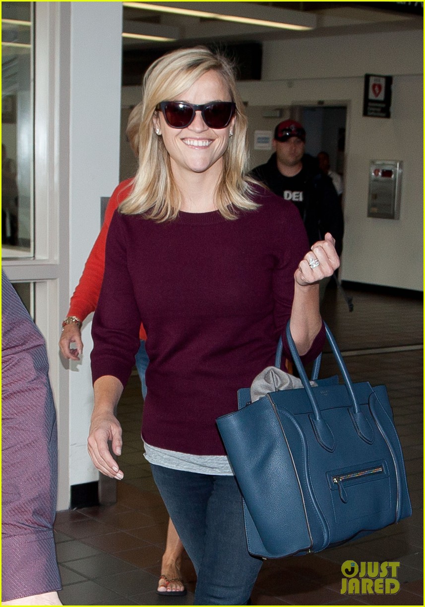 reese witherspoon hits lax after devil’s knot tiff premiere 082949105