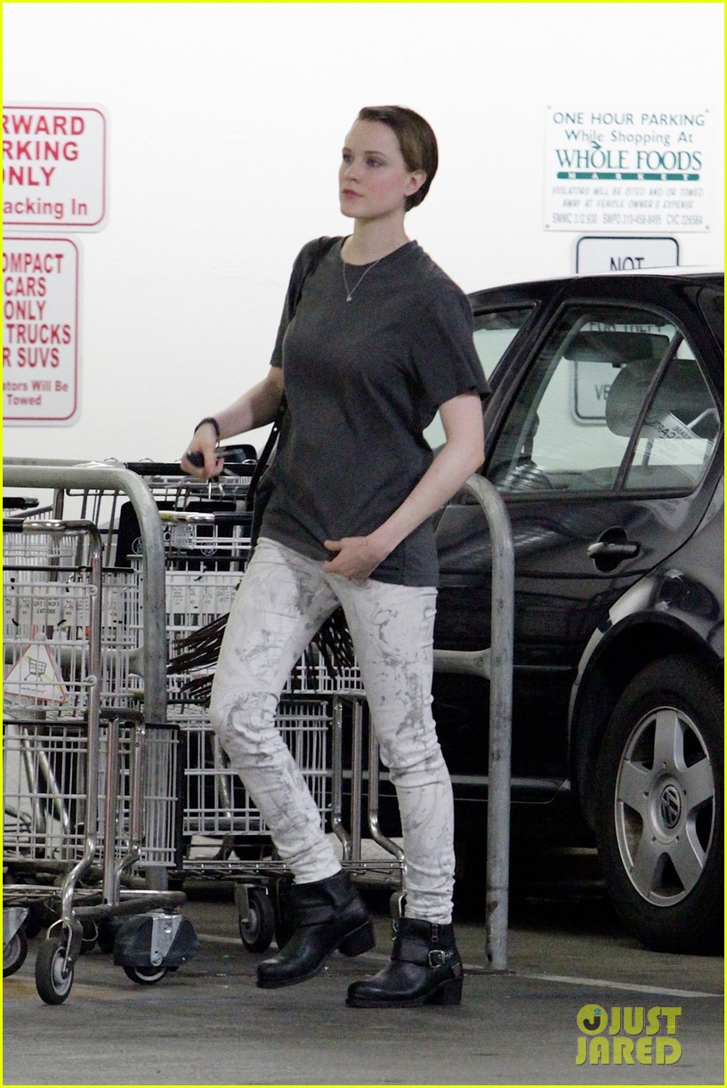 evan rachel wood steps out after giving birth 042944590