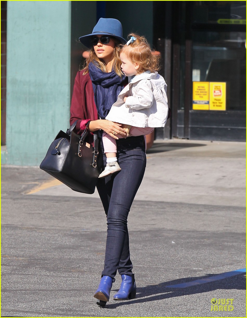 jessica alba haven wrap week with whole foods flowers 162974574