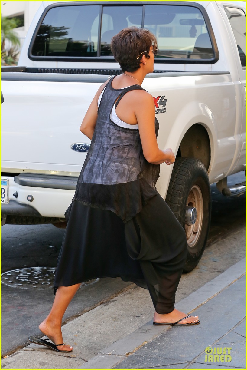 halle berry rivabella ristorante lunch after extant news 122966136