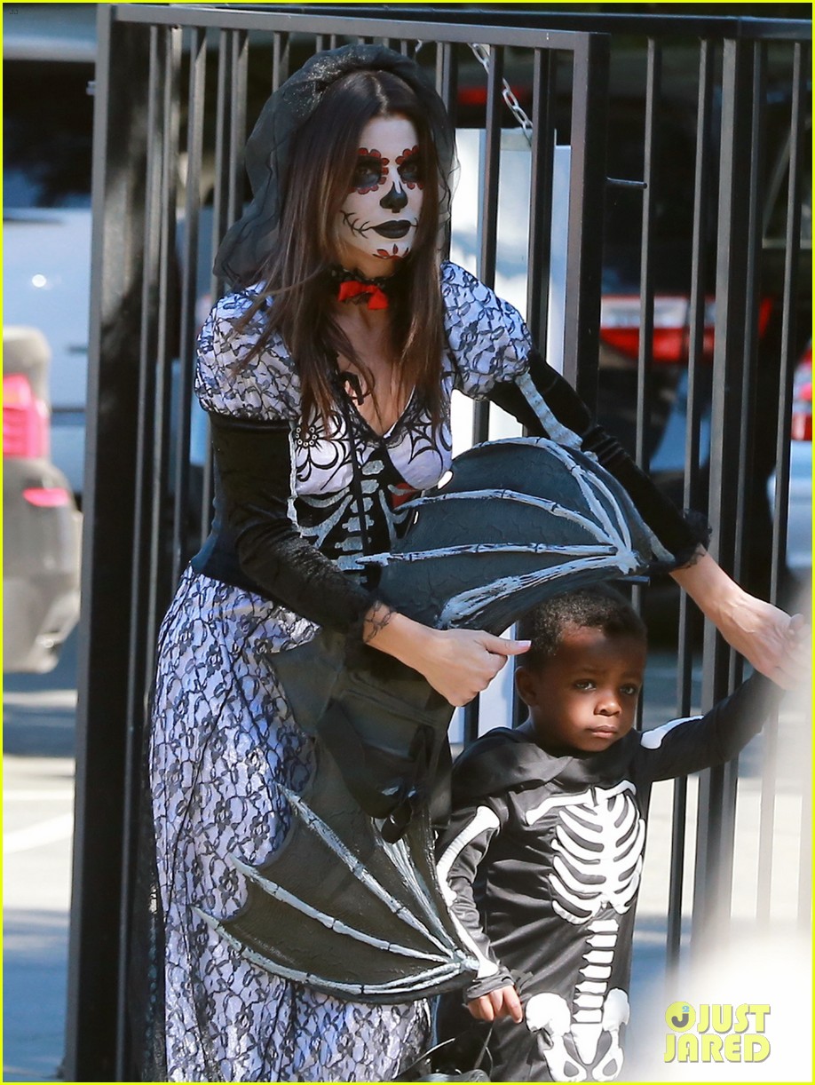 sandra bullock goes spooky for halloween party with louis 08