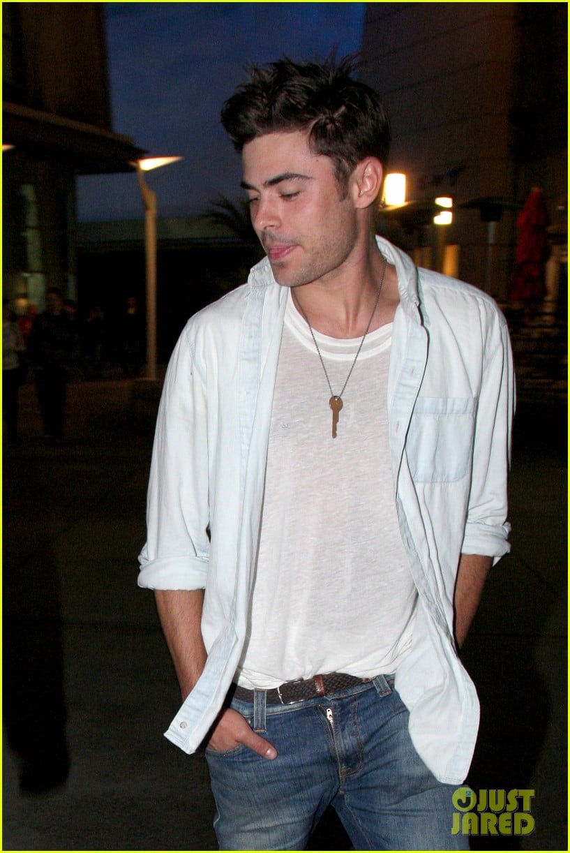 zac efron lily collins movie night out 02