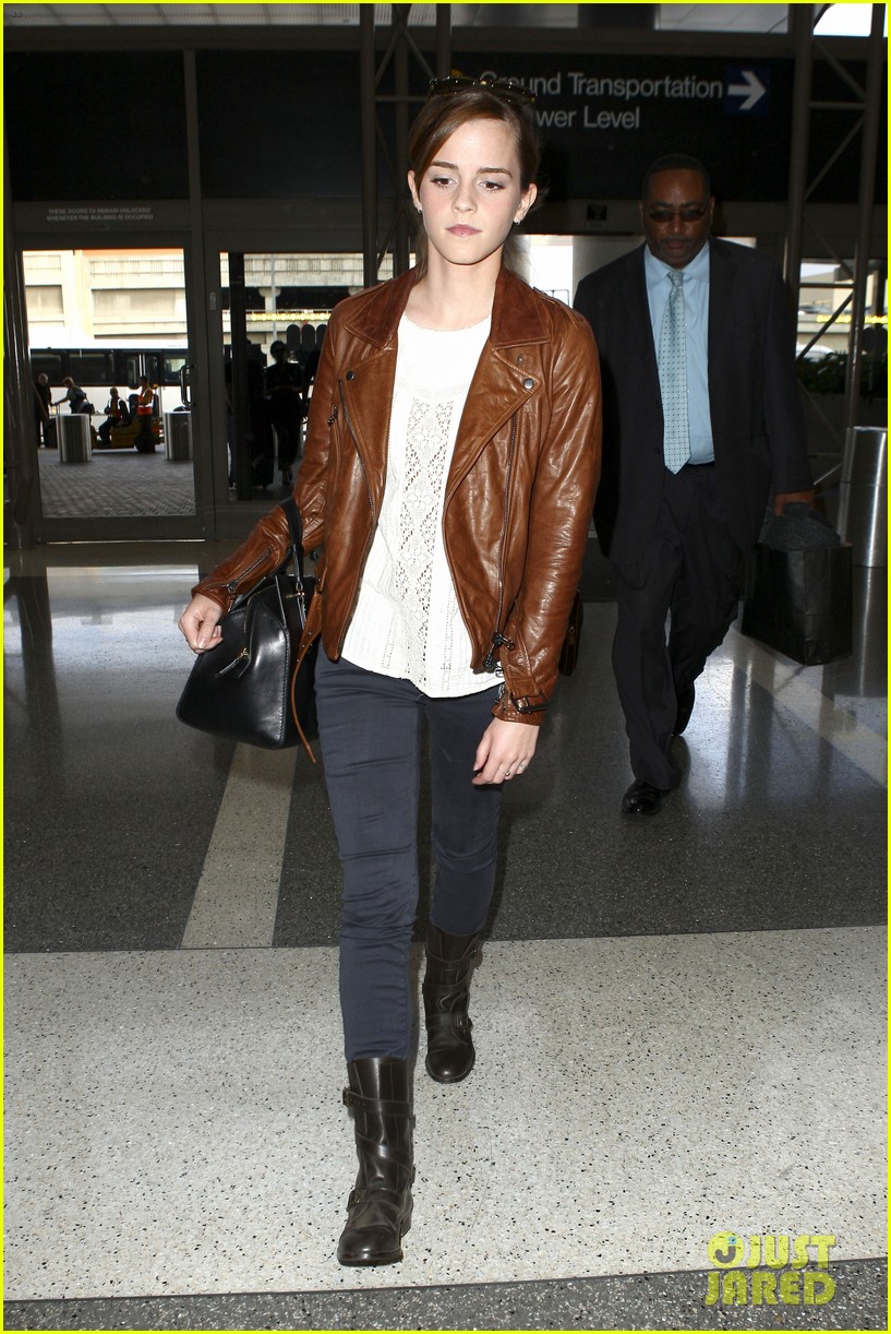 emma watson flies out of los angeles 252977943