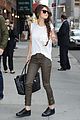 selena gomez arrives for late show appearance 07